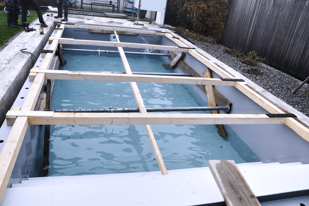 Poolbau Sanierung Amstetten, Vorbereitung Hinterfüllung Abstützung